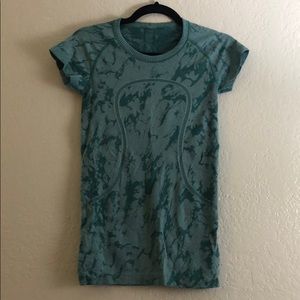 Lululemon swiftly tshirt